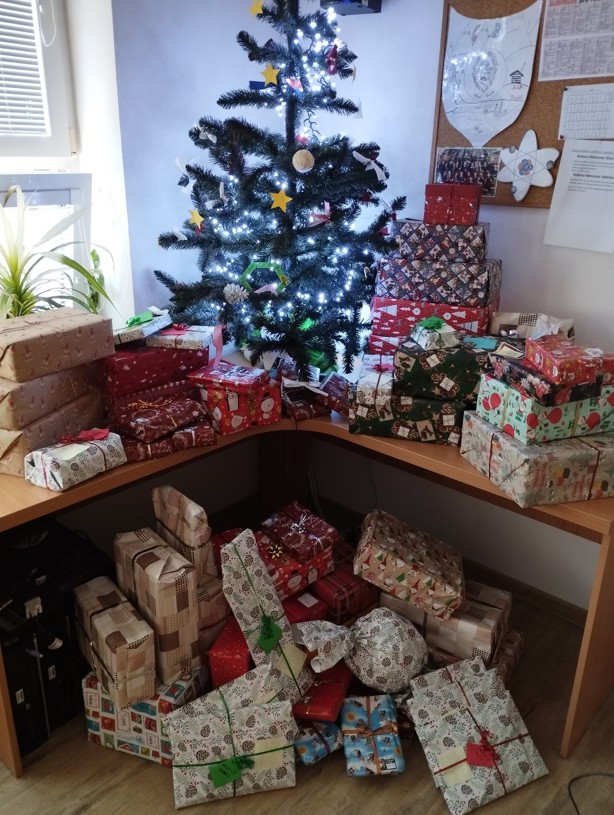 „Krabice od bot“ a „Krabička plná úsměvů“